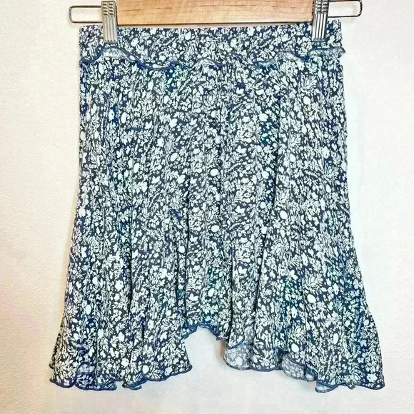 Pinch Women’s Blue and White Floral Printed Flounce Mini Skirt Size Small - Picture 1 of 10